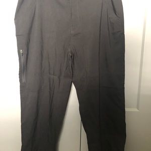 KHOMBU LADIES’ BLACK CAPRIS medium